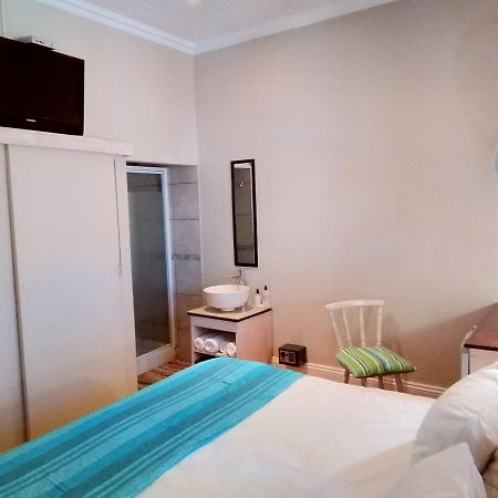 Guesthouse On Irvine Port Elizabeth Exterior foto